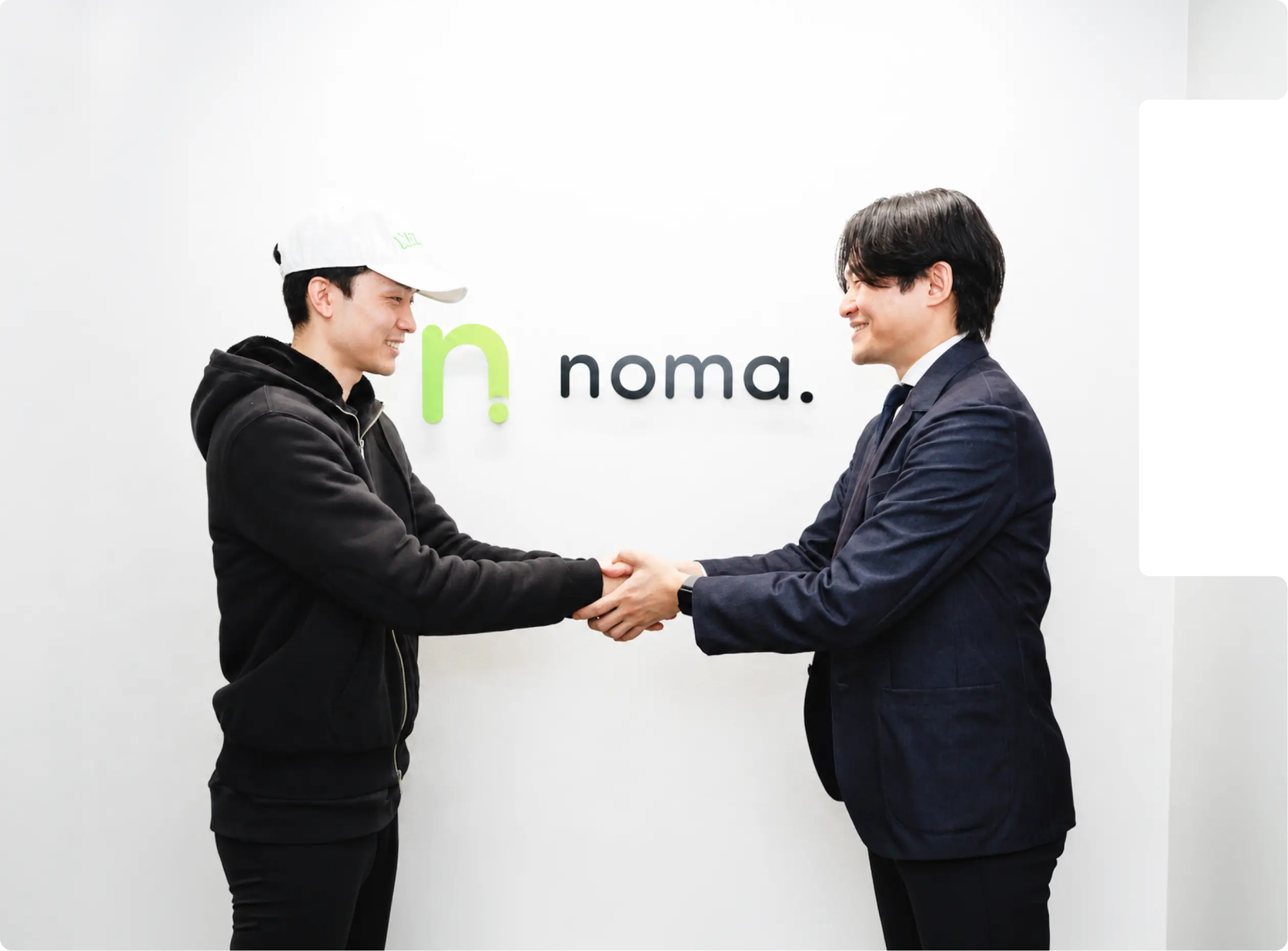求職者と握手するnoma.スタッフ
