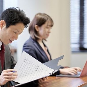 1. 履歴書や職務経歴書を丁寧に作成する
