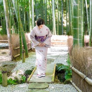 さらに、旅館業では接客や給仕を通じて、