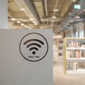 ネットカフェ・図書館のWi-Fiを活用